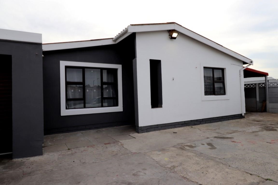 3 Bedroom Property for Sale in Woodlands Western Cape